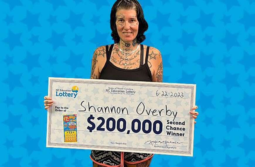 Tattooed Lady Almost Passes Out In Kitchen After Predicting USD 200,000 Lottery…